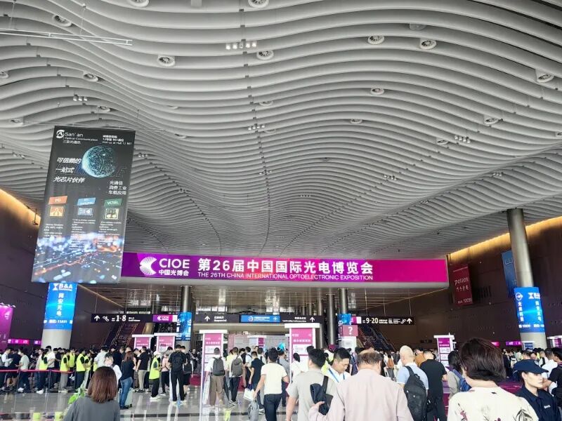 【实探光博会】光模块顶流亮相有人手抄产品细节!有厂商现场招聘